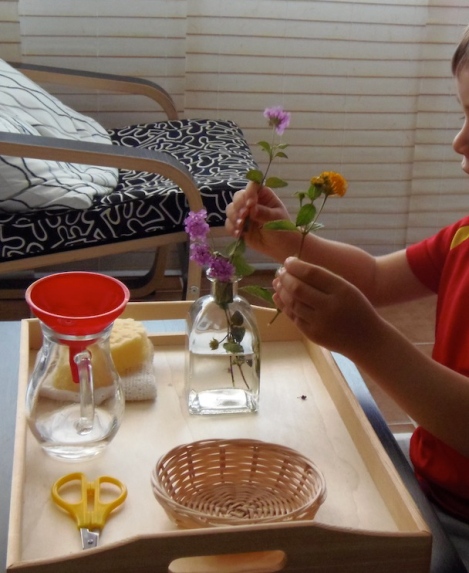 Montessori en Casa: Arreglos florales - Flower Arranging